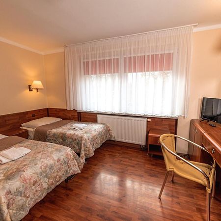 Hotel Skaut Chorzów Exterior foto